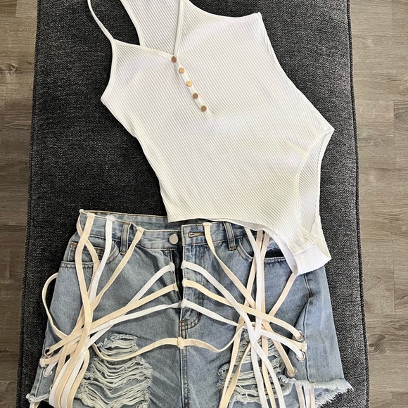 Boutique tassel shorts and bodysuit - Picture 1 of 2